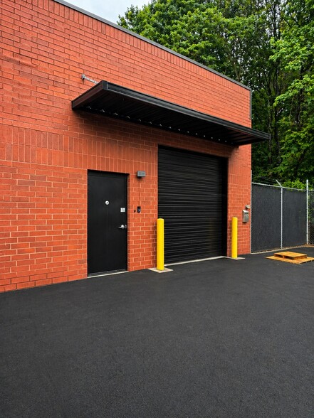 More Photos Of 403 Swanson Dr, Lawrenceville Flex For Lease