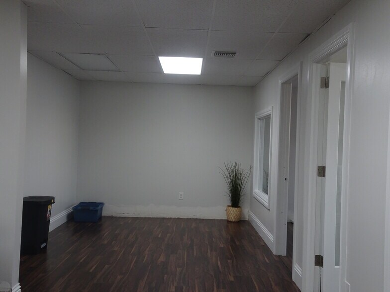 More Photos Of 2826 E Oakland Park Blvd, Fort Lauderdale Office For Sale