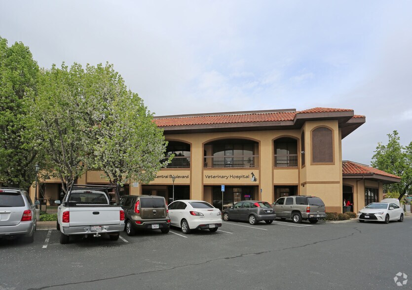 More Photos Of 1280 Central Blvd, Brentwood Medical For Lease