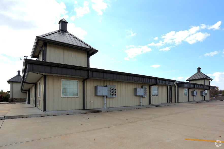 More Photos Of 5204 Jacquelyn Ln, Bartlesville Office For Lease