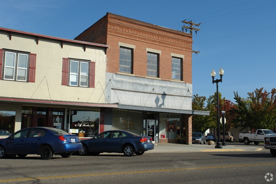 More Photos Of 39 S Main St, Payette Storefront Retail Residential For Lease
