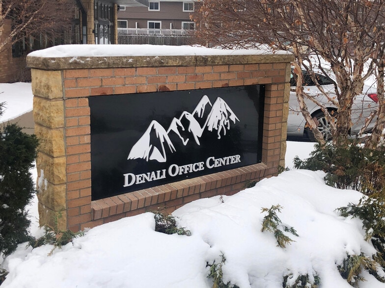 More Photos Of 6701 W 23rd St, Saint Louis Park Warehouse For Lease