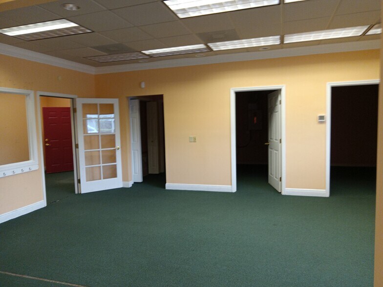 More Photos Of 5-45 Ryant Blvd, Sebring Medical For Sale