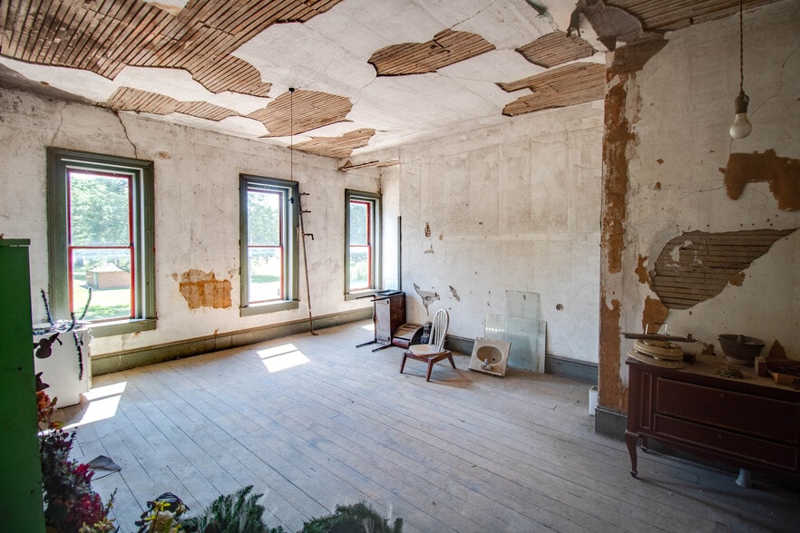 More Photos Of 223 N Pearl St, Waverly Restaurant For Sale