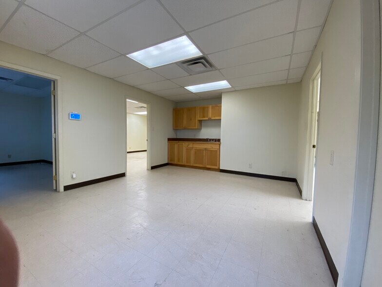 More Photos Of 438 Flournoy Rd, Alice Industrial For Lease