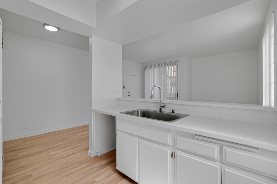 More Photos Of 519 South St, Glendale Apartments For Sale