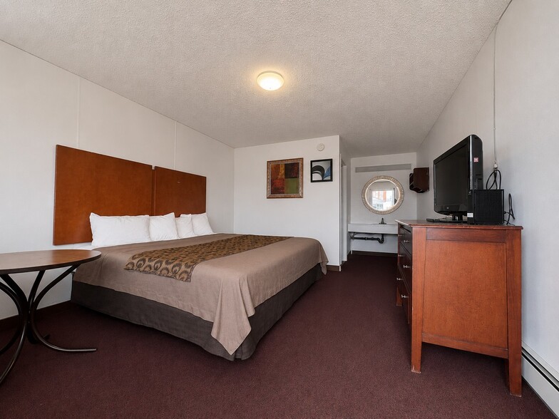 More Photos Of 101 Centre St, Assiniboia Hotel For Sale