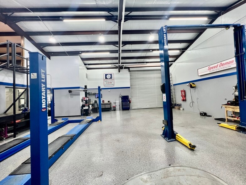 More Photos Of 1308 N Frazier St, Conroe Service For Sale