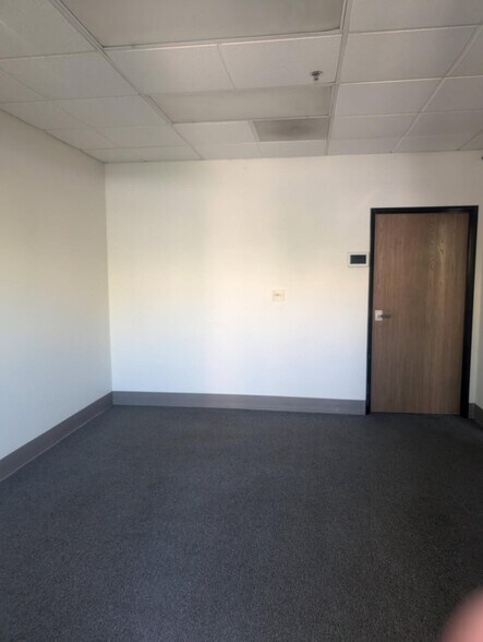 More Photos Of 42095 Zevo Dr, Temecula Warehouse For Lease