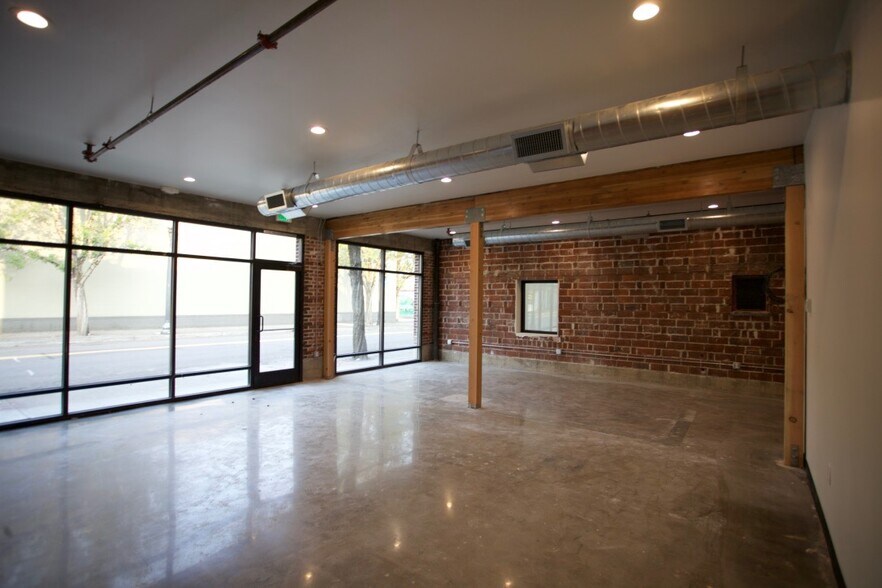 More Photos Of 124-138 NE 3rd St, Gresham Storefront Retail Office For Sale