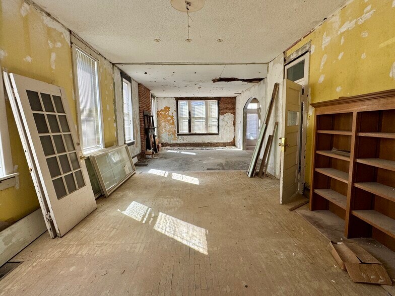 More Photos Of 158 E College Ave, Holly Springs Office For Sale