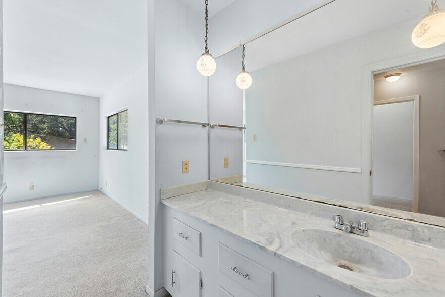 More Photos Of 6401 Menchaca Rd, Austin Flex For Sale