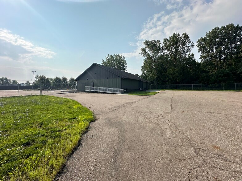 More Photos Of 2233 N Burdick St, Kalamazoo Freestanding For Sale
