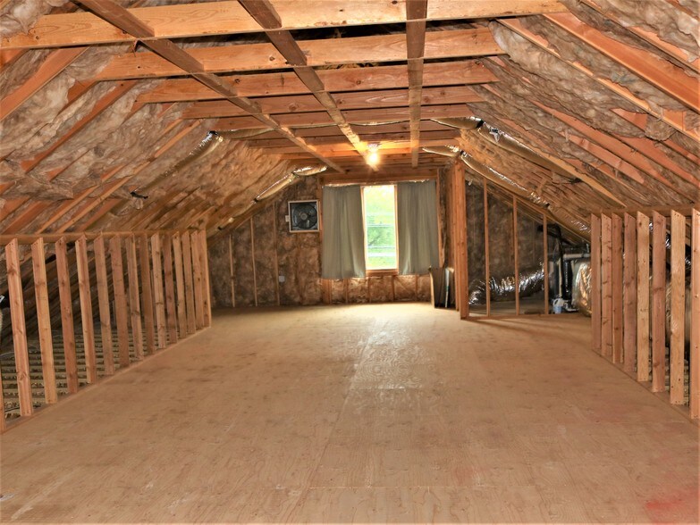 More Photos Of 1523 Parkway Ave, Ewing Showroom For Lease