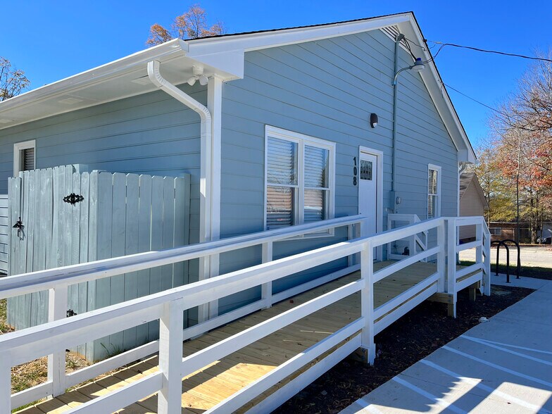 More Photos Of 108 Justice Heights St, Apex Medical For Lease