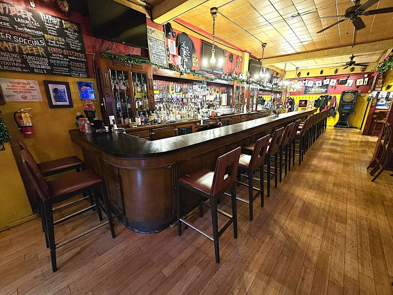 More Photos Of 3058 W Irving Park Rd, Chicago Storefront Retail Residential For Lease