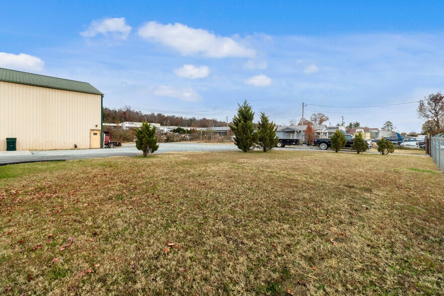 More Photos Of 372 Jones St, Decatur Warehouse For Sale