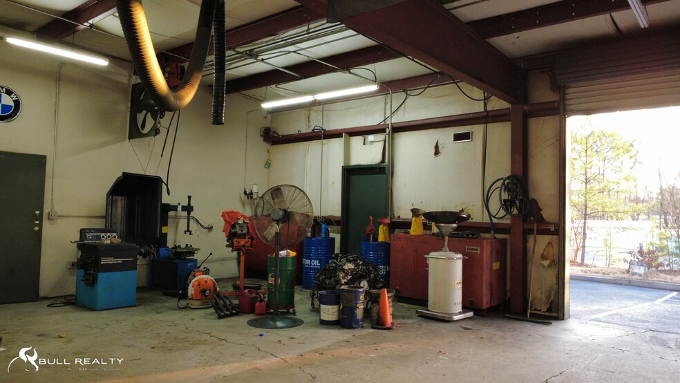 More Photos Of 6483 Peachtree Industrial Blvd, Atlanta General Retail For Sale
