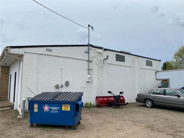 More Photos Of 743 Broadway St E, Monticello Auto Repair For Sale