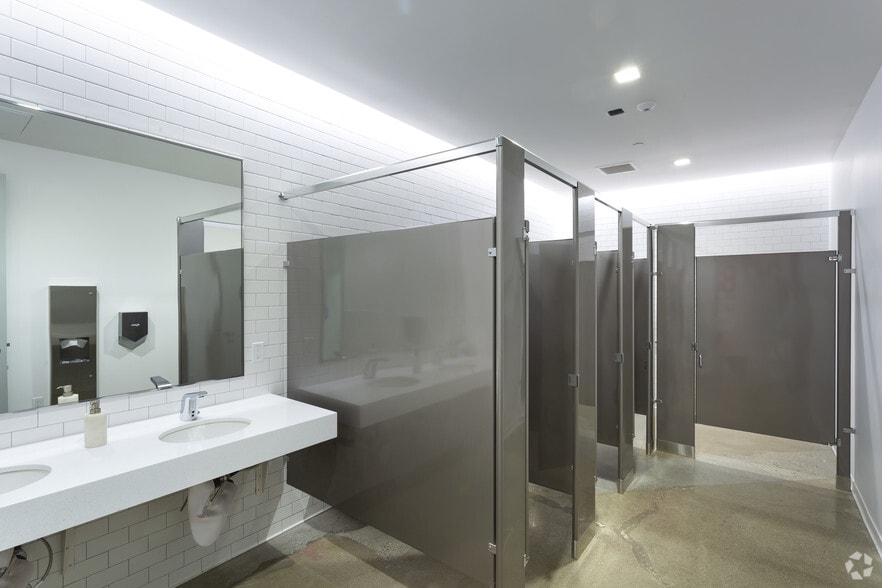 More Photos Of 5370 Alhambra Ave, Los Angeles Research And Development For Lease