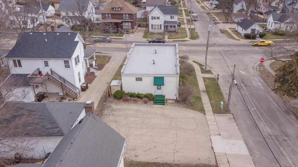 More Photos Of 404 N West Ave, Freeport Office For Sale