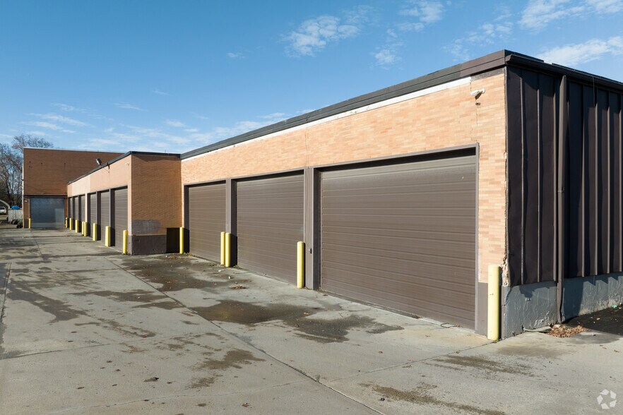 More Photos Of 567-575 N Midland Ave, Saddle Brook Warehouse For Lease