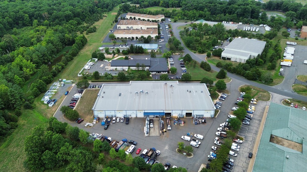 More Photos Of 7045-7073 Gateway Ct, Manassas Flex For Lease