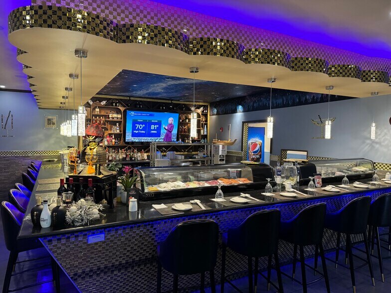 More Photos Of 394 W Virginia St, Crystal Lake Restaurant For Sale