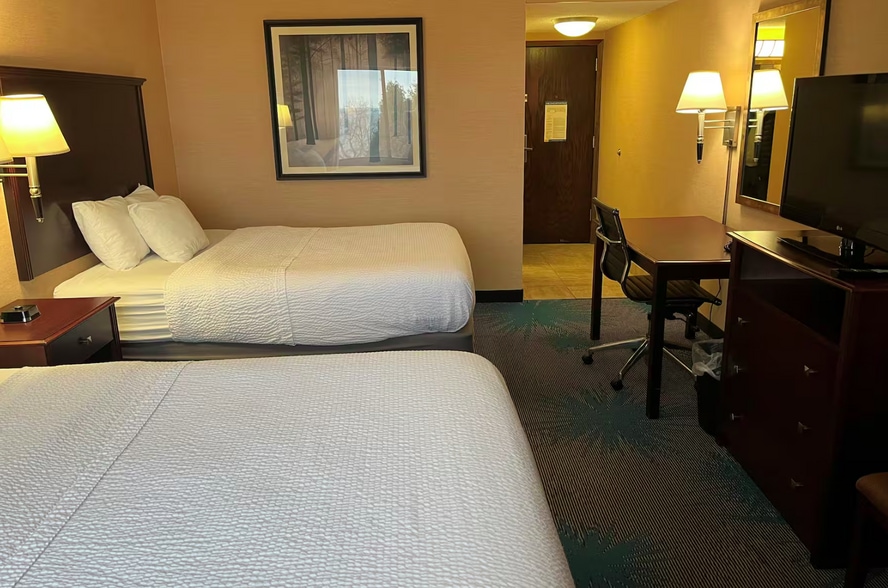 More Photos Of 2211 London Rd, Duluth Hotel For Sale