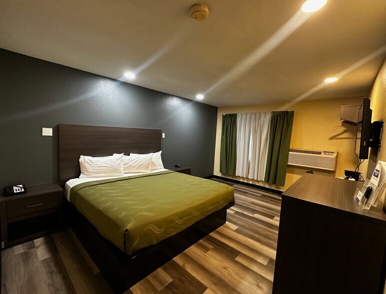 More Photos Of 1916 W 3rd St, Winslow Hotel For Sale