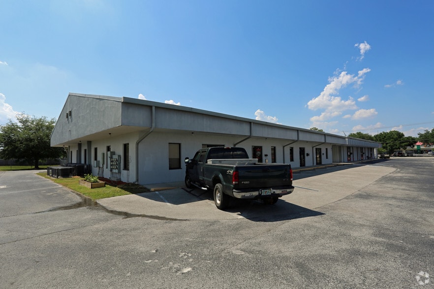 More Photos Of 2225 E Edgewood Dr, Lakeland Office For Lease