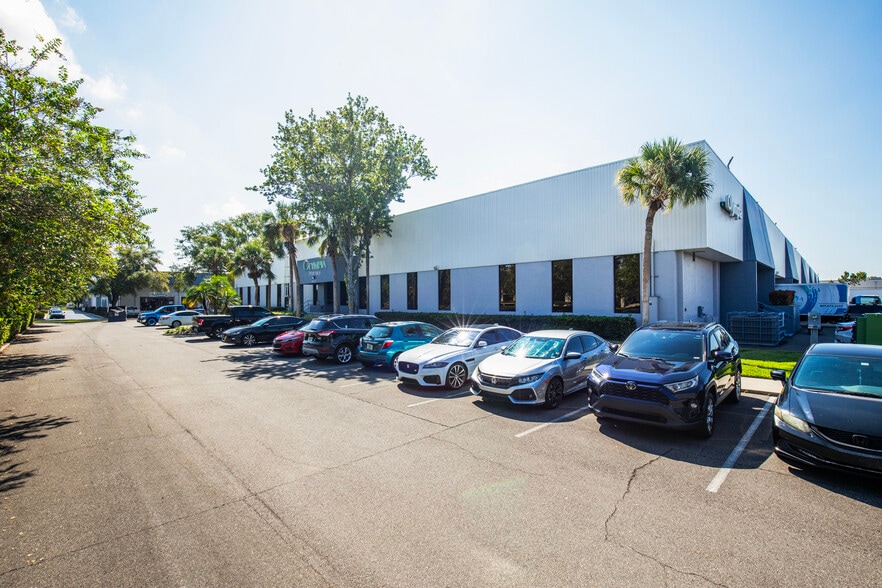 More Photos Of 4640-4670 L B Mcleod Rd, Orlando Unknown For Lease