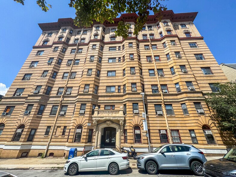 Primary Photo Of 1301 St Paul St, Baltimore Apartments For Sale