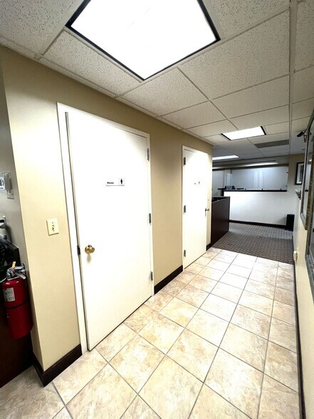 More Photos Of 225 Gordons Corner Rd, Manalapan Township Medical For Lease