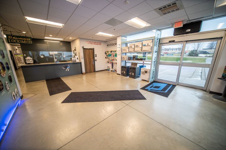 More Photos Of 1820 14th St NW, Rochester Flex For Lease