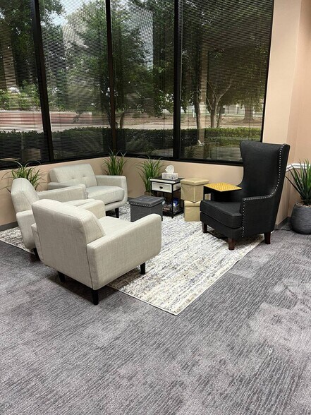 More Photos Of 4025 Woodland Park Blvd, Arlington Office For Lease