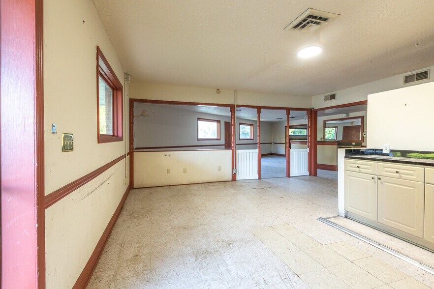 More Photos Of 1058 York Rd, Kings Mountain Restaurant For Sale