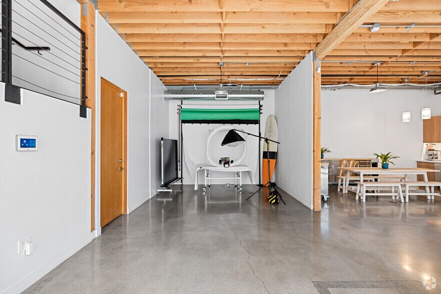 More Photos Of 2011 Pontius Ave, Los Angeles Loft Creative Space For Lease