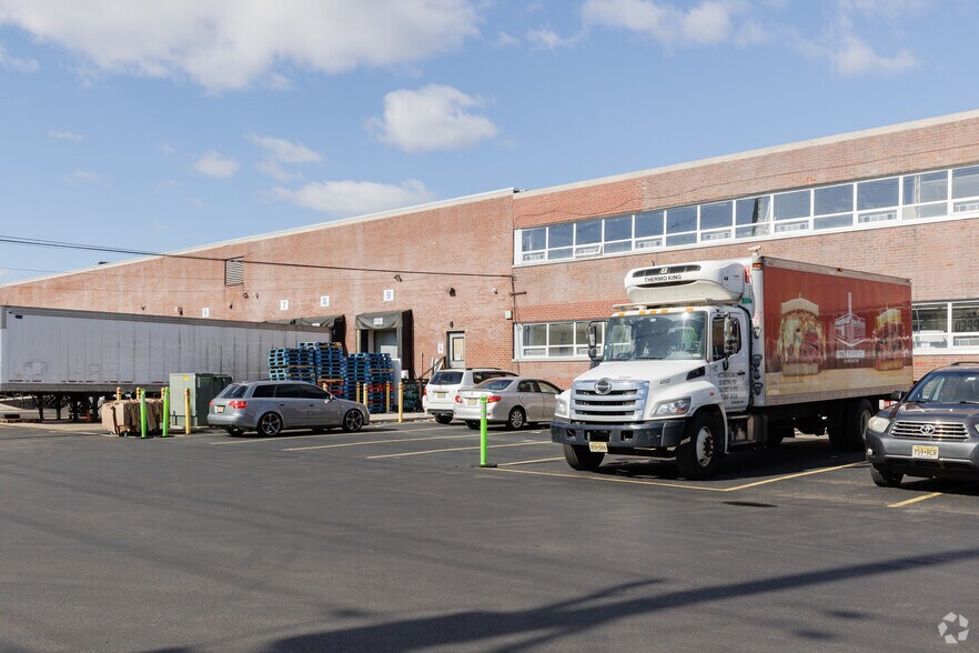 More Photos Of 100 Industrial Rd, Carlstadt Warehouse For Lease