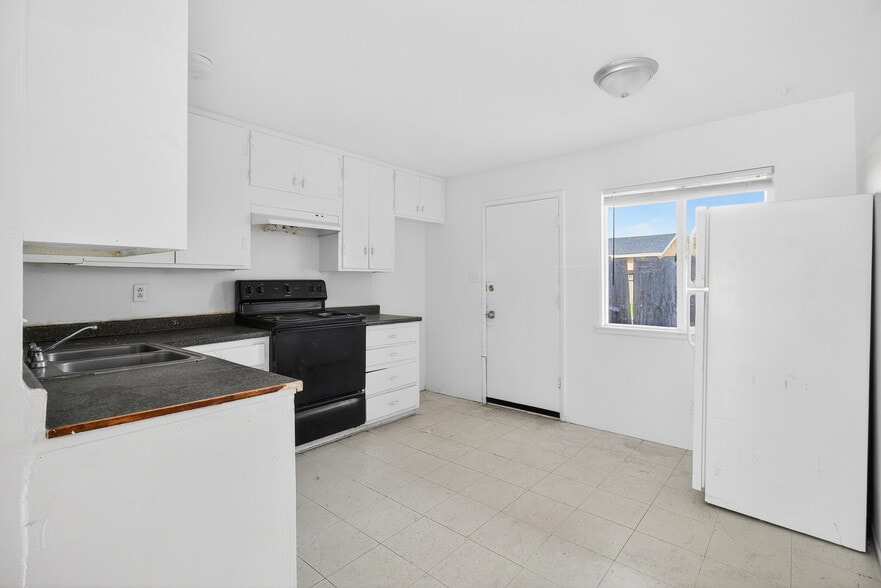 More Photos Of 1976 Edwards Ave, Merced Apartments For Sale