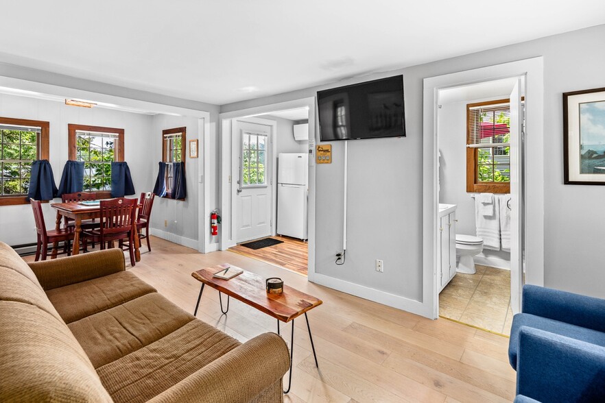 More Photos Of 2076 Atlantic Hwy, Lincolnville Hotel For Sale