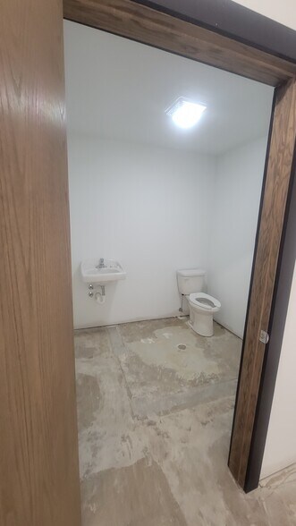 More Photos Of 906 W Springfield Rd, Taylorville Storefront Retail Office For Lease