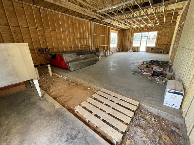 More Photos Of 5308 Old Bullard Rd, Tyler Freestanding For Lease