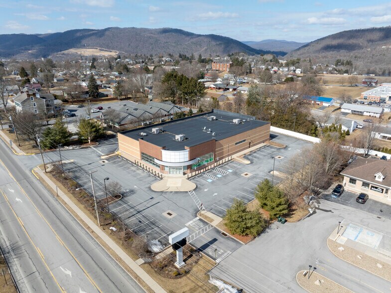 More Photos Of 821 E Bishop St, Bellefonte Drugstore For Sale