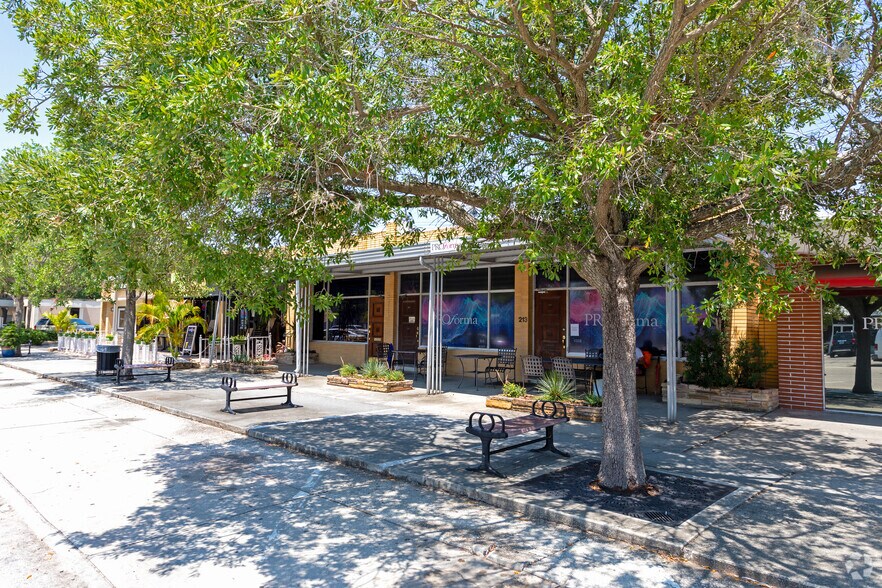 More Photos Of 211 E Davis Blvd, Tampa Storefront For Lease