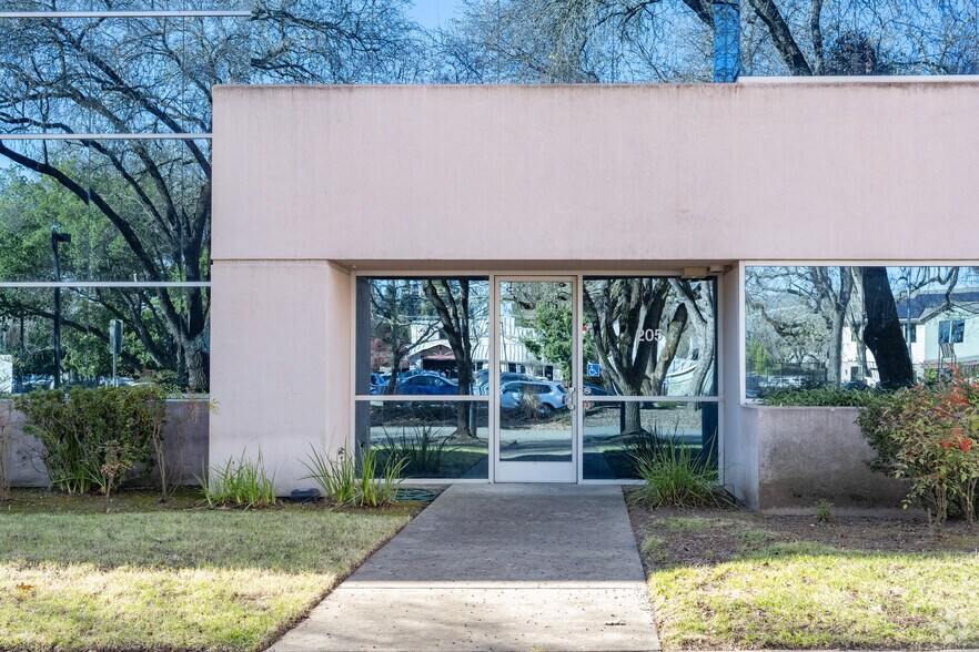 More Photos Of 205 Concourse Blvd, Santa Rosa Distribution For Sale