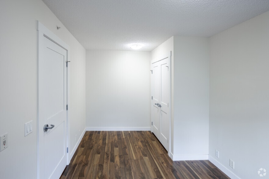 More Photos Of 10047 109 St NW, Edmonton Apartments For Lease