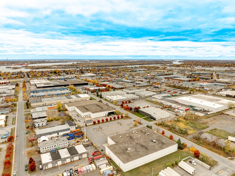 More Photos Of 830 Rue Delage, Longueuil Warehouse For Lease