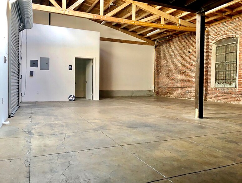 More Photos Of 2523-2525 W Washington Blvd, Los Angeles Storefront Retail Office For Sale
