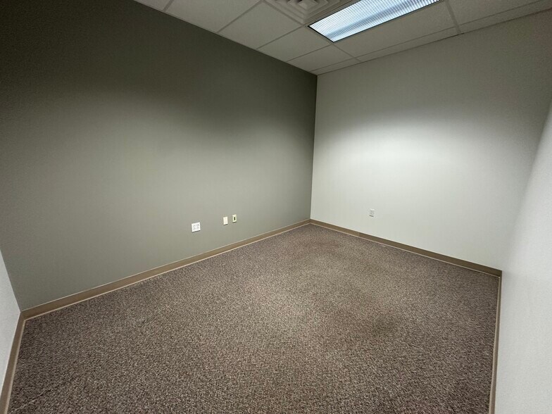 More Photos Of 2139 E Primrose St, Springfield Office For Lease